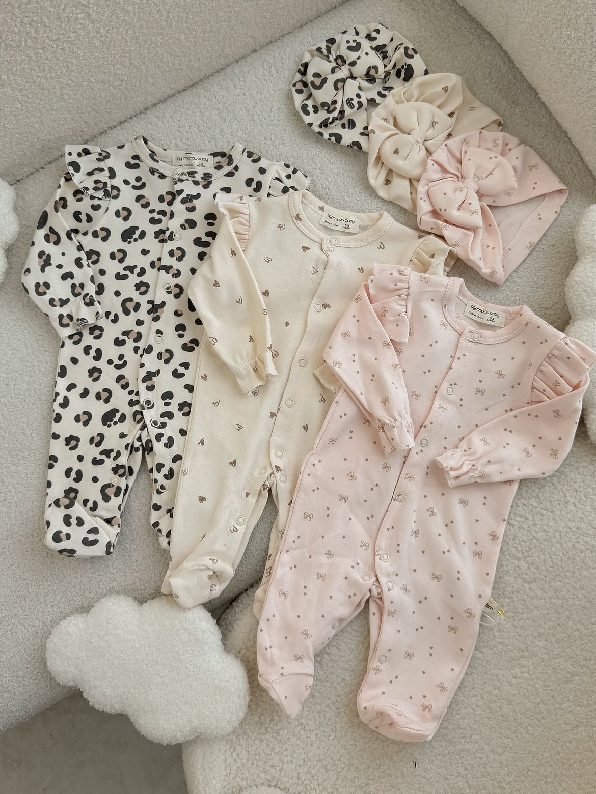 Pack Grenouillère Bébé avec Turban Assorti – 100% Coton
