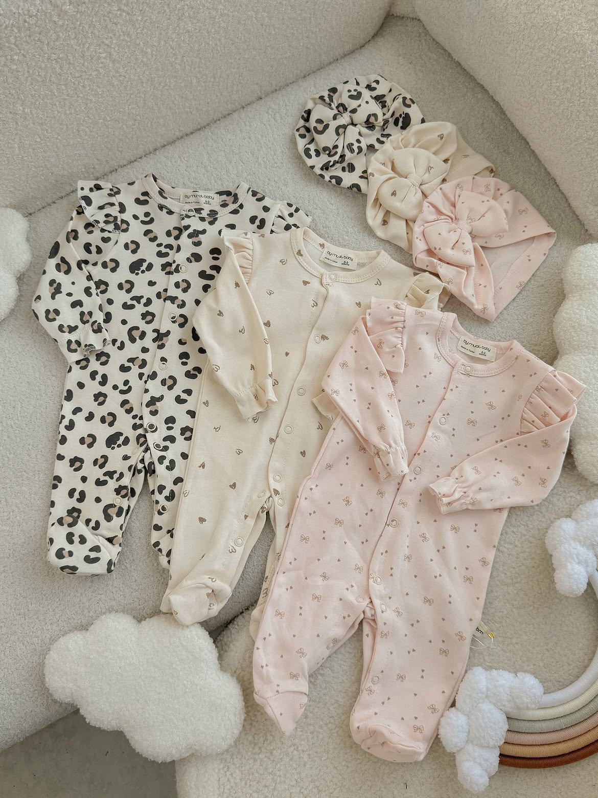 Pack Grenouillère Bébé avec Turban Assorti – 100% Coton